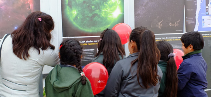ALMA Observatory participates in traveling science fair for schools