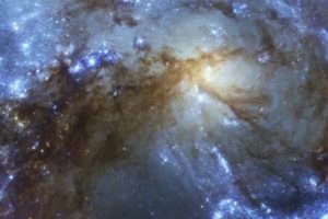 Panning across the ALMA and Hubble views of the Antennae Galaxies (crossfade)
