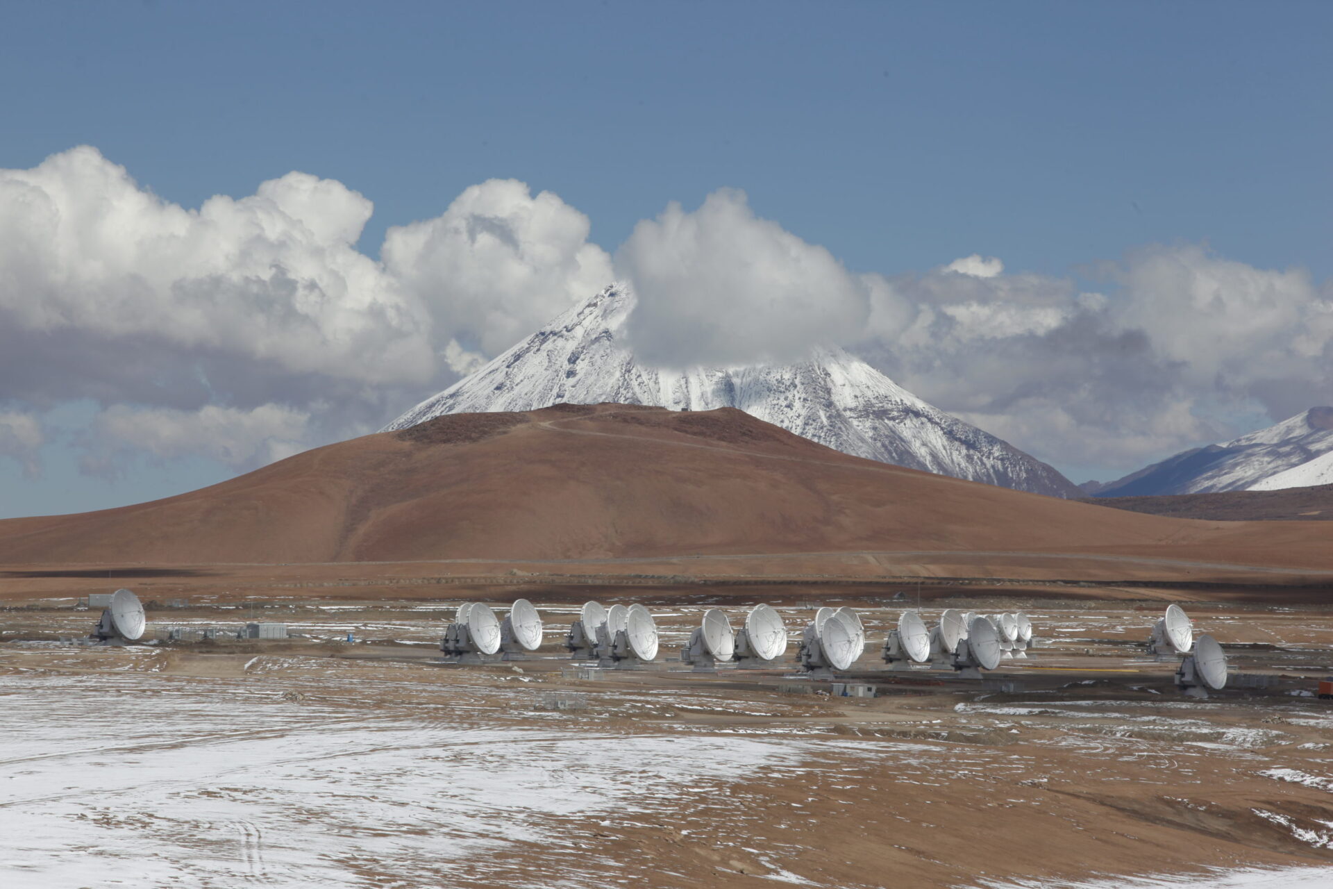 View of the ALMA antennas