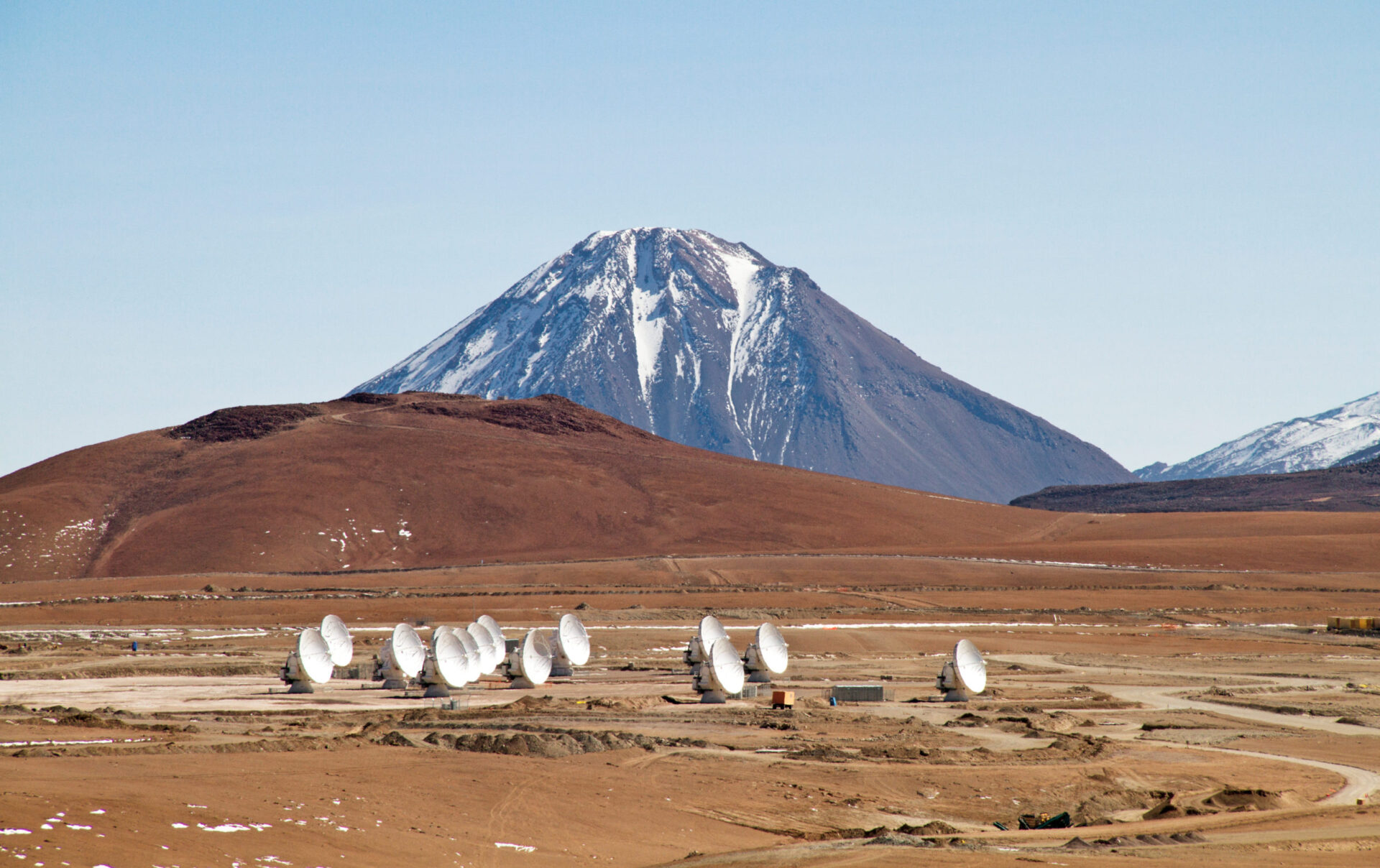 Catorce antenas ALMA de 12 metros