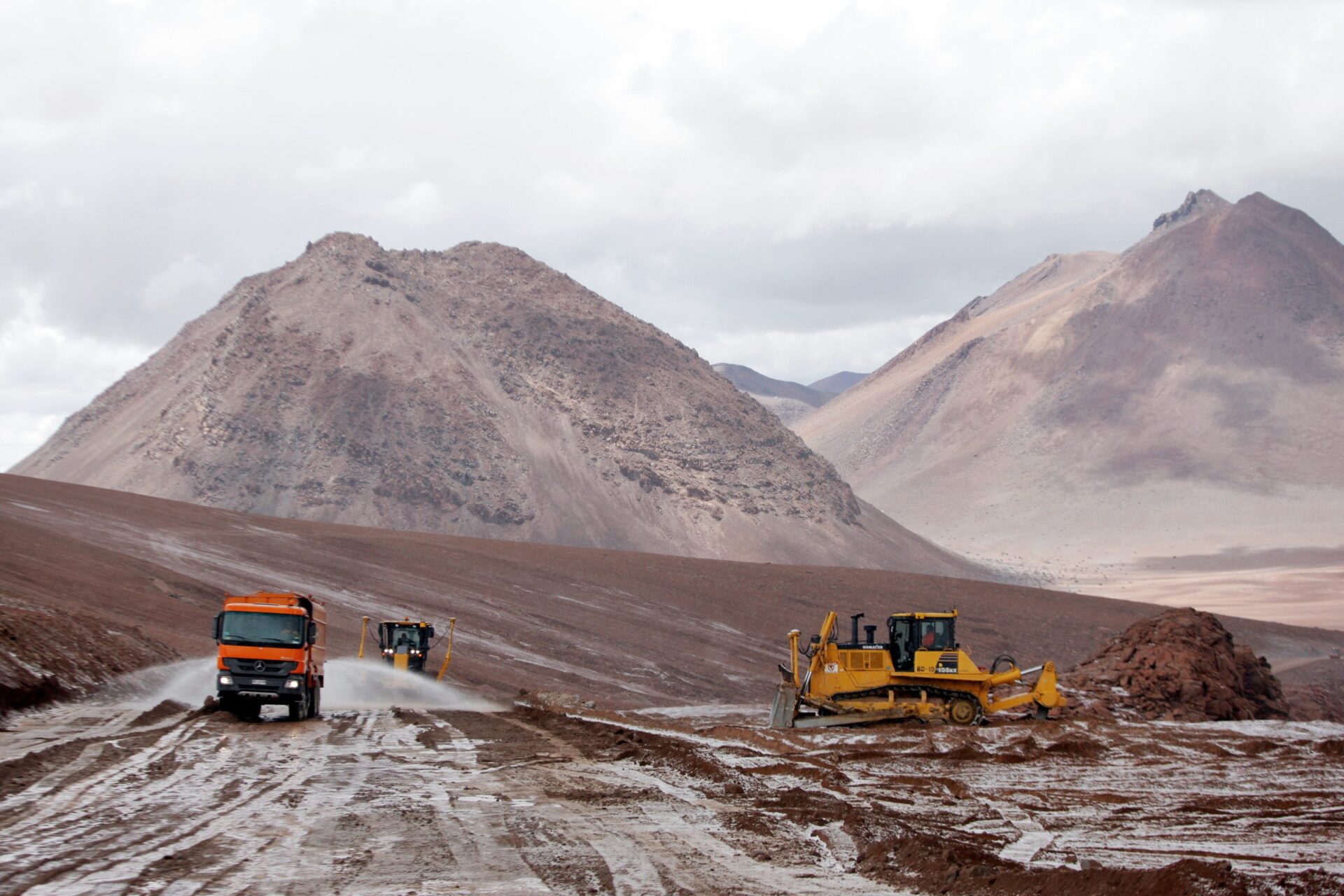 Construcción de caminos en Chajnantor