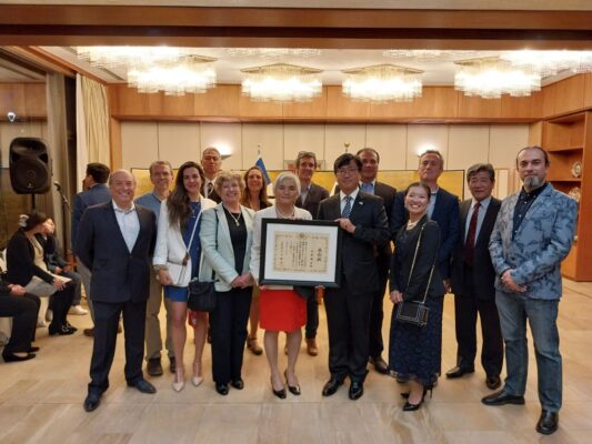 ALMA felicita al subdirector de operaciones, el Dr. Norikazu Mizuno, por recibir una distinción del Ministerio de Asuntos Exteriores de Japón